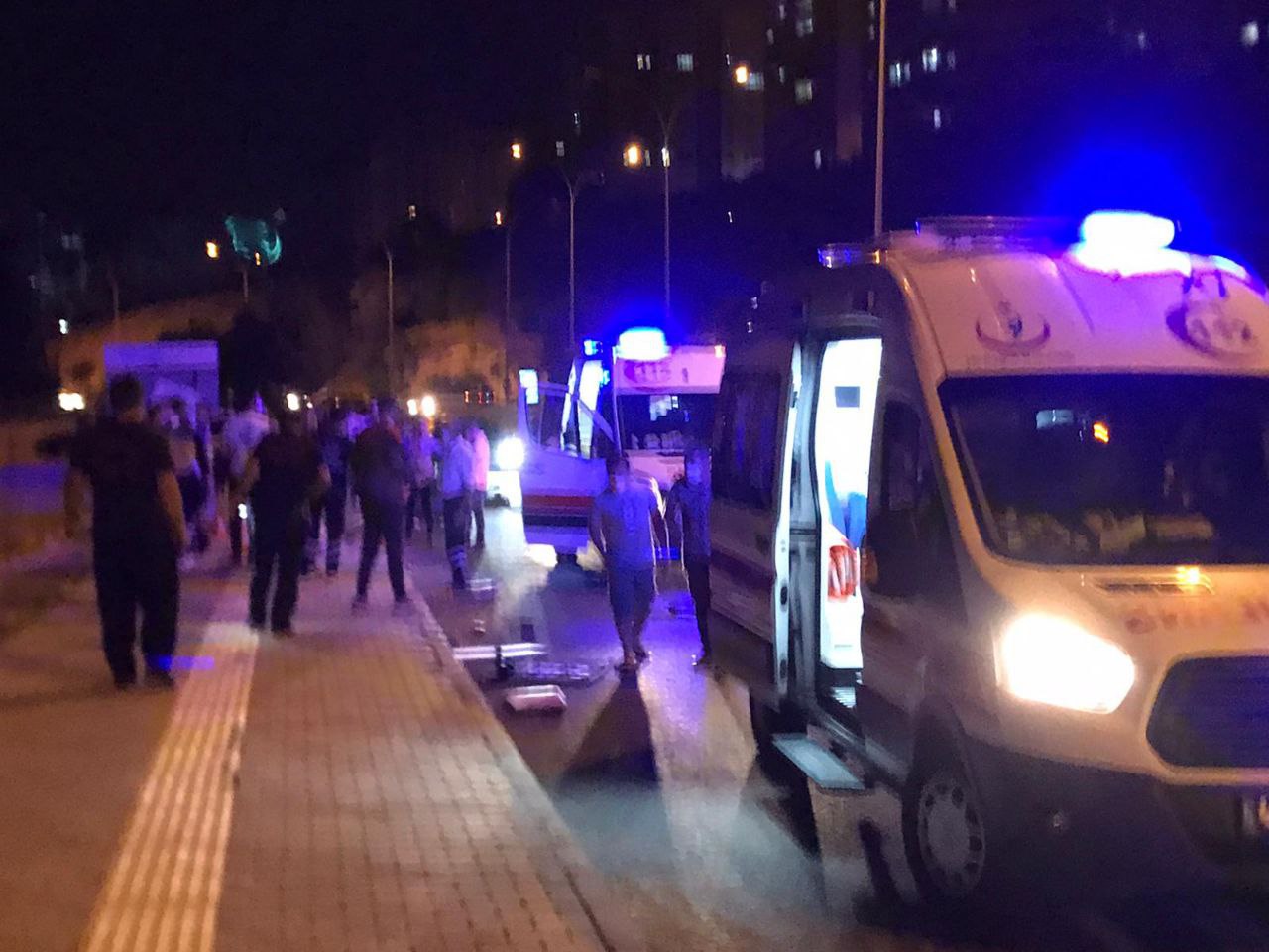 Kahramanmaraş'ta Otomobil Bariyerlere Çarptı: 2 Yaralı