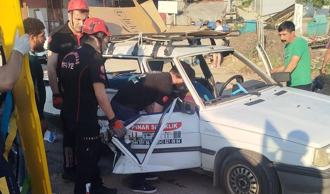 Elmalar Mahallesi’nde Trafik Kazası: 3 Kişi Yaralandı