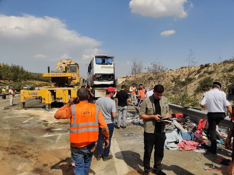 Gaziantep’te feci kazada: 16 kişi öldü 8’i ağır 22 kişi yaralandı 