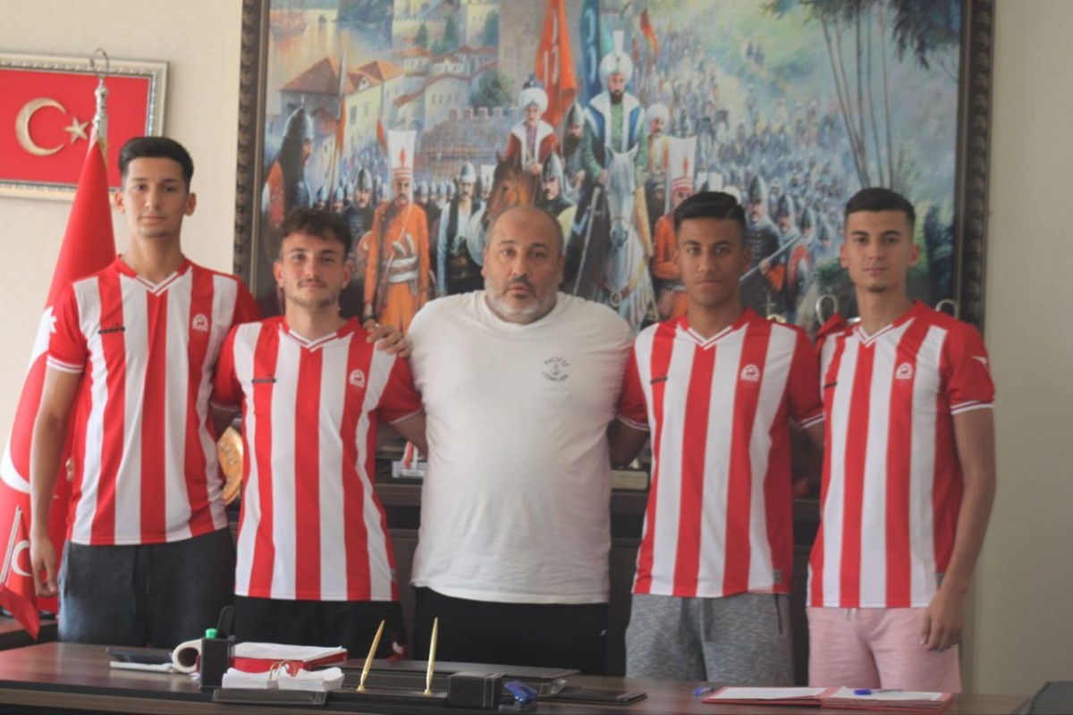 Y.S. Kahramanmaraşspor'da 4 profesyonel imza!