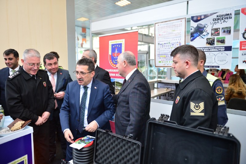 Bakan Yardımcısı Pakdil’den jandarma stantına özel ilgi 