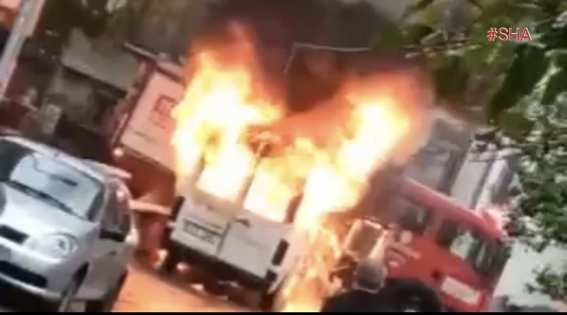 Kahramanmaraş’ta park halindeki minibüs alev alev yandı 