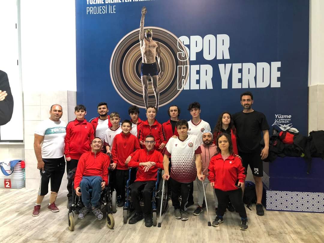 Engelli Sporcular Engellerini Yüzmeyle Aştı