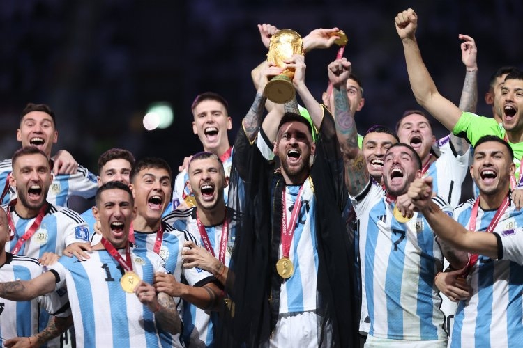 Dünya futbolunun en büyüğü belli oldu... Dünya Kupası'nı Arjantin aldı!