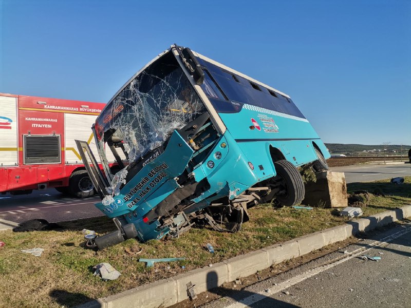 Kahramanmaraş’ta feci kaza: Halk otobüsü devrildi: 1’i ağır 10 yaralı 