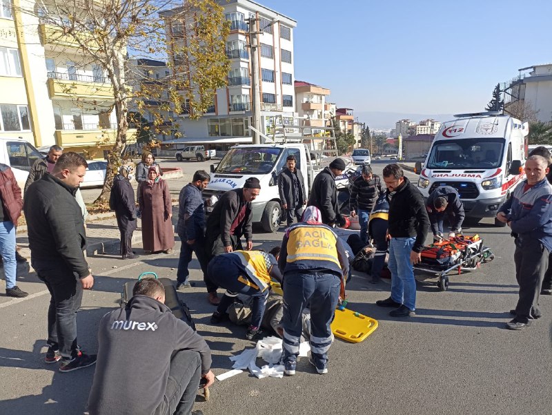 Kahramanmaraş’ta kamyonet ile sepetli motosiklet çarpıştı: 2 yaralı 