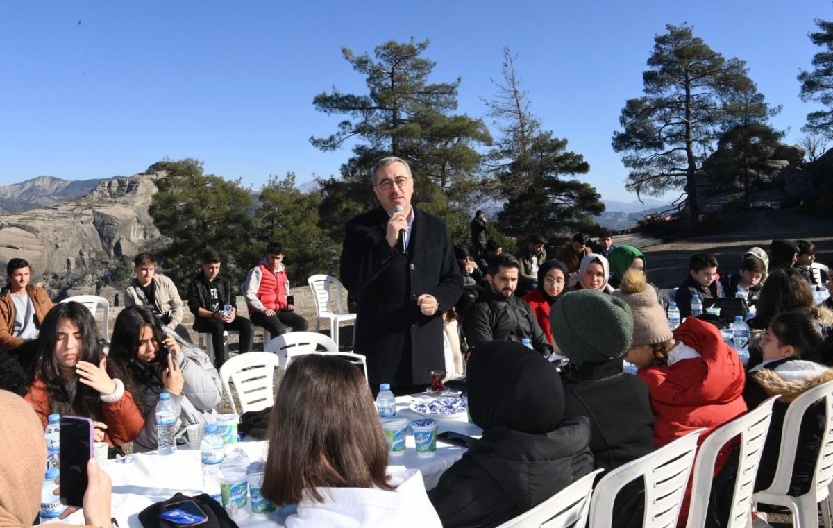 Başkan Güngör, Ali Kayası’nda Gençlerle Buluştu