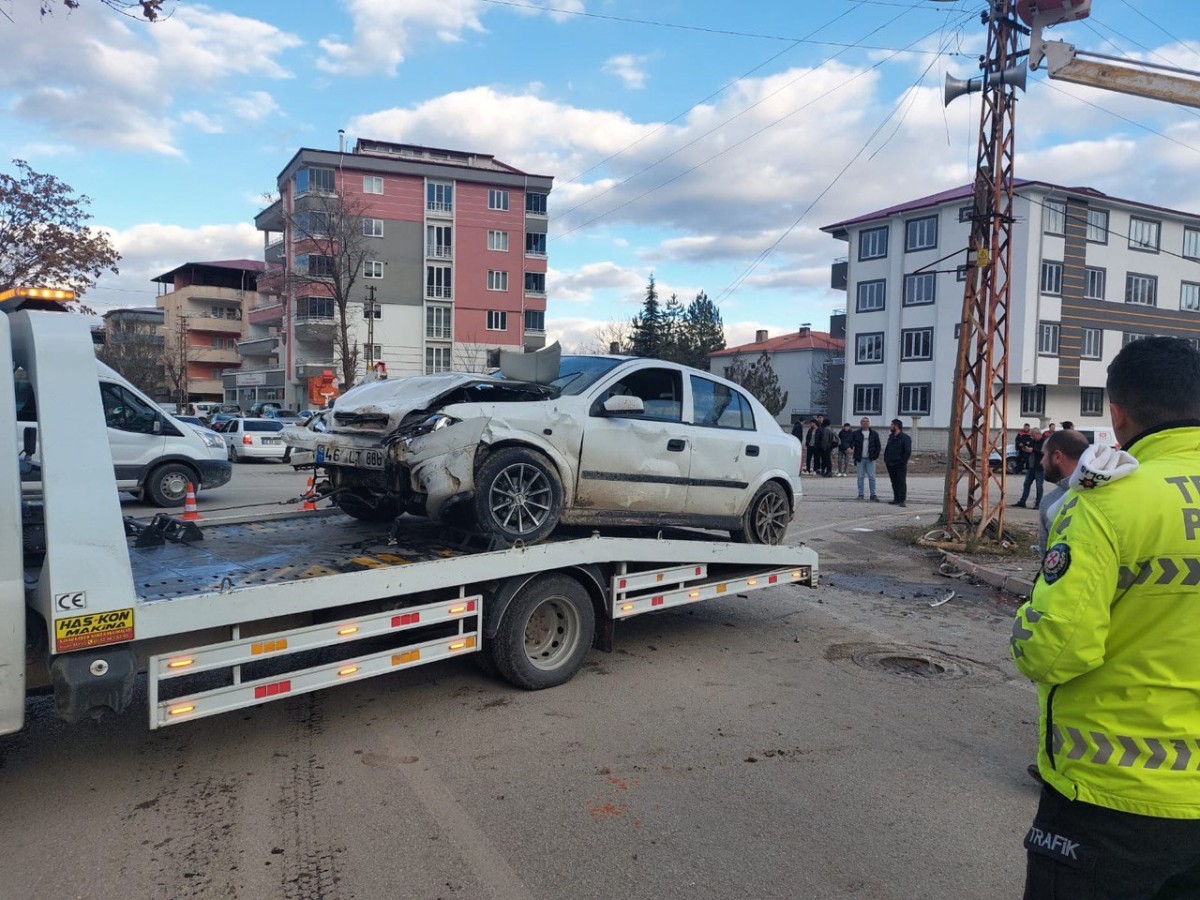Elbistan’da feci kaza: 3’ü ağır 6 kişi yaralandı 