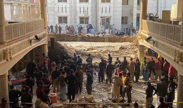 Pakistan'da Camiye Saldırı: 101 Ölü! 12 Kilo Patlayıcı Kullanmışlar...