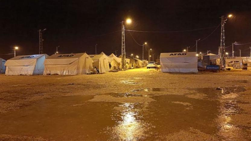 Kahramanmaraş'ta Çadırları Su Bastı, Depremzedeler Yine Sokakta Kaldı!