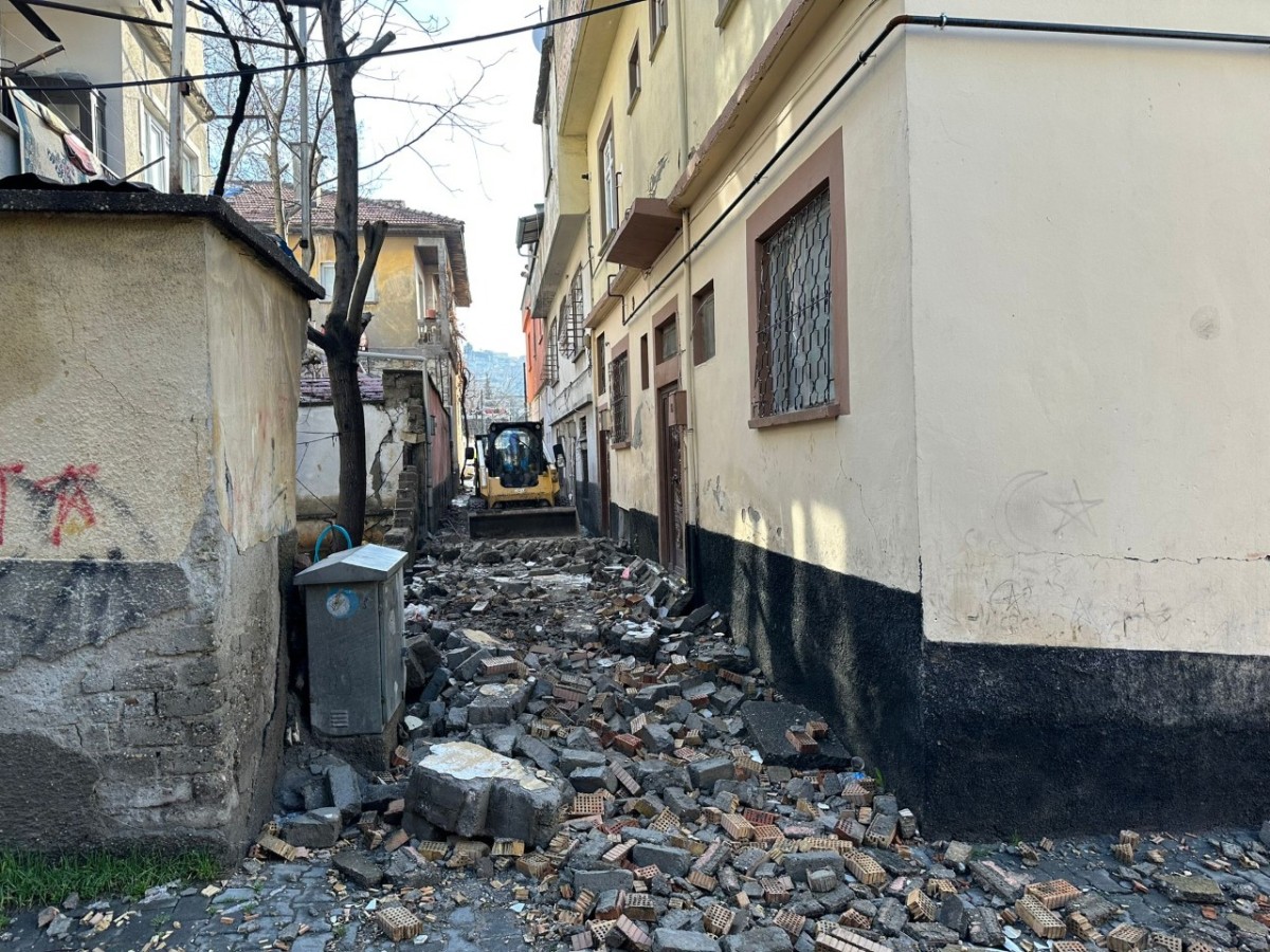 Dulkadiroğlu'nda Sokak Aralarında Hafriyat Kaldıma Çalışmaları Devam Ediyor
