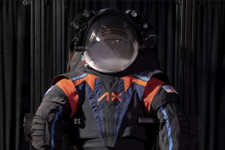 NASA yeni 'Uzay kıyafeti'ni tanıttı
