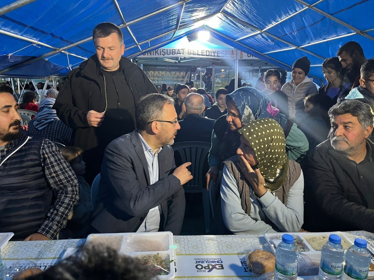 Bakan Kasapoğlu, EXPO 2023 alanındaki depremzedelerle bir araya geldi