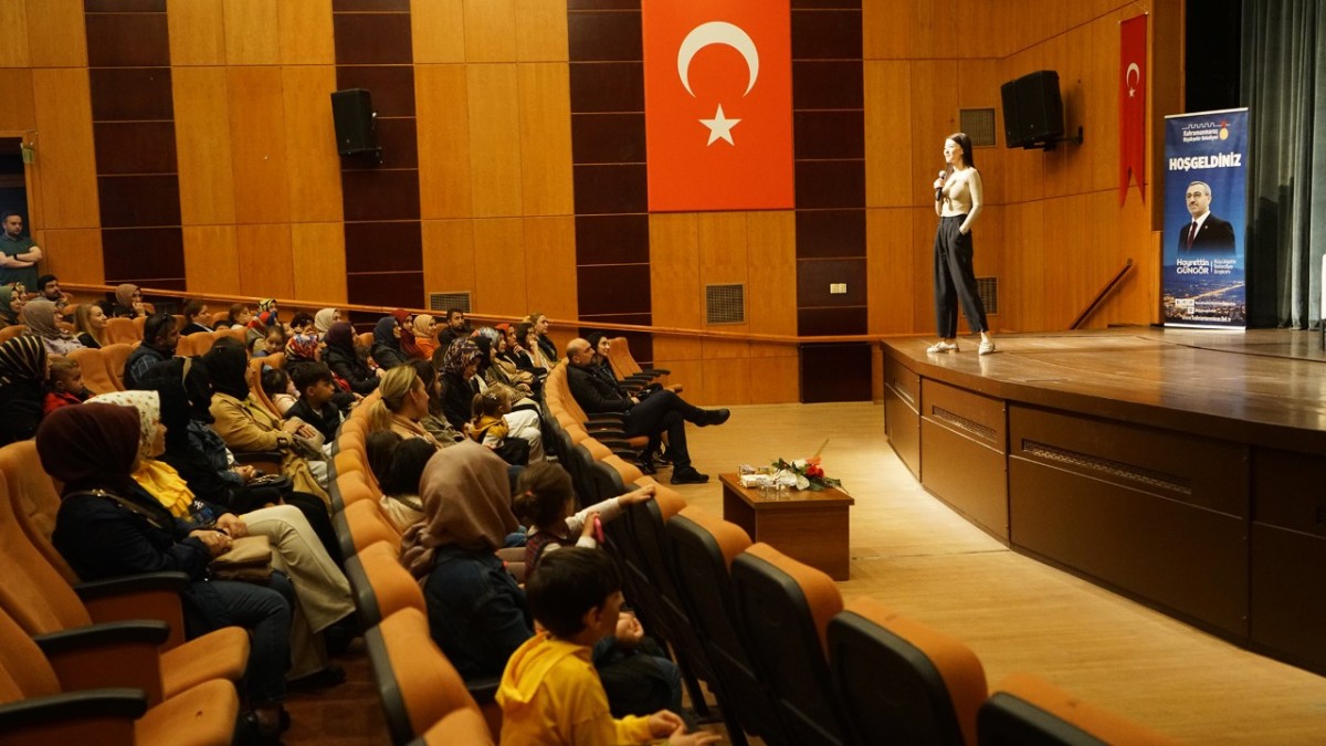 Yazar Kangal; “Çocukların Rol Modeli Ebeveynleridir”