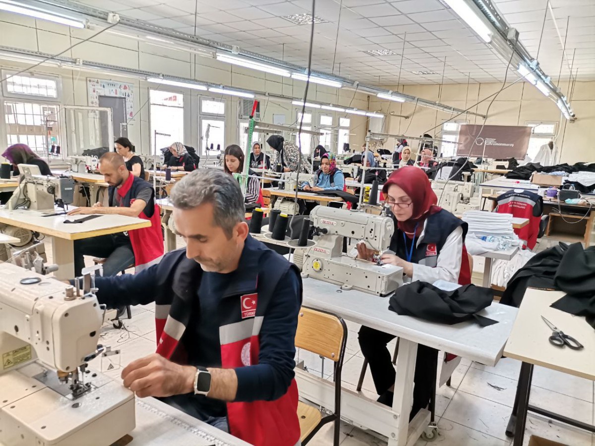 Kahramanmaraş'ta depremzede kadınlar 24 saat üretiyor  