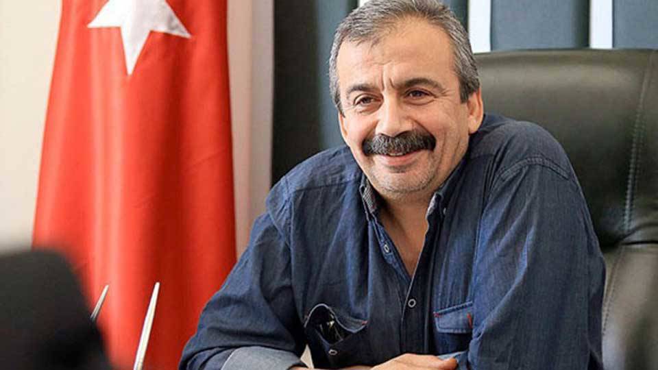 Sırrı Süreyya Önder kimdir? Sırrı Süreyya Önder'in Milletvekilliği düşürüldü mü? Sırrı Süreyya Önder tekrar meclise girdi mi?
