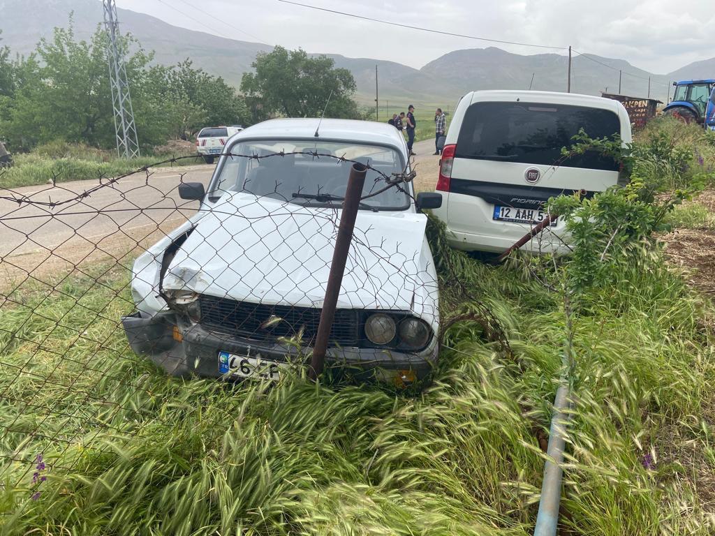 Kahramanmaraş’ta hafif ticari araç ile otomobil çarpıştı: 4 yaralı 
