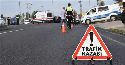 Kahramanmaraş’ta otomobil ile yolcu minibüsü çarpıştı: 6 yaralı!