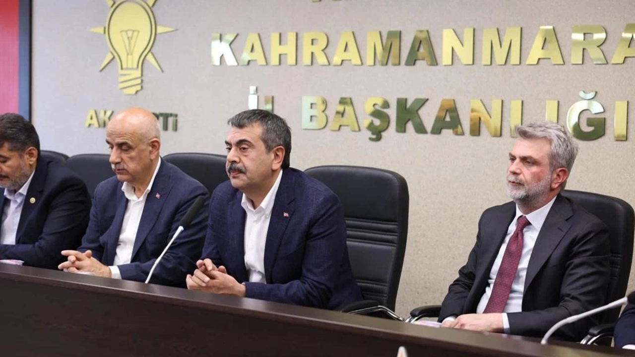 Milli Eğitim Bakanı AK Parti İl Teşkilatını  ziyaret etti