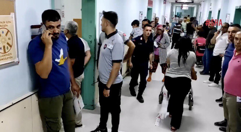 Depremden Korkan Vatandaşlar Yüksekten Atlayarak Hastanelik Oldu!