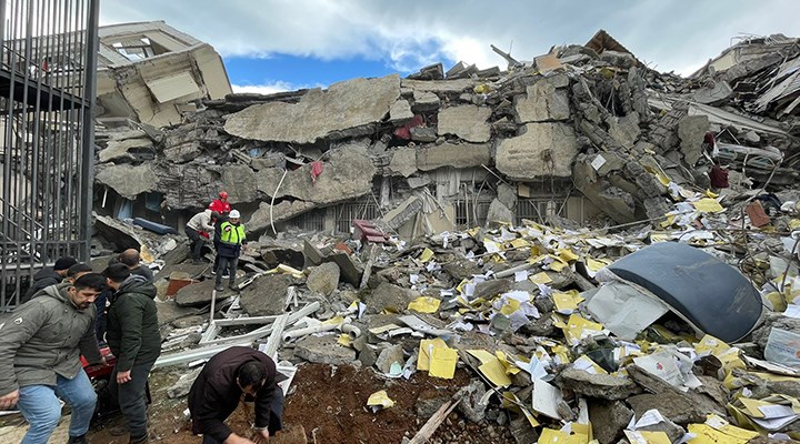 CHP’li vekil Meclis’e skandal bir iddia taşıdı: 'KYK yurdunda kalan depremzedeler icrayla çıkarılıyor'