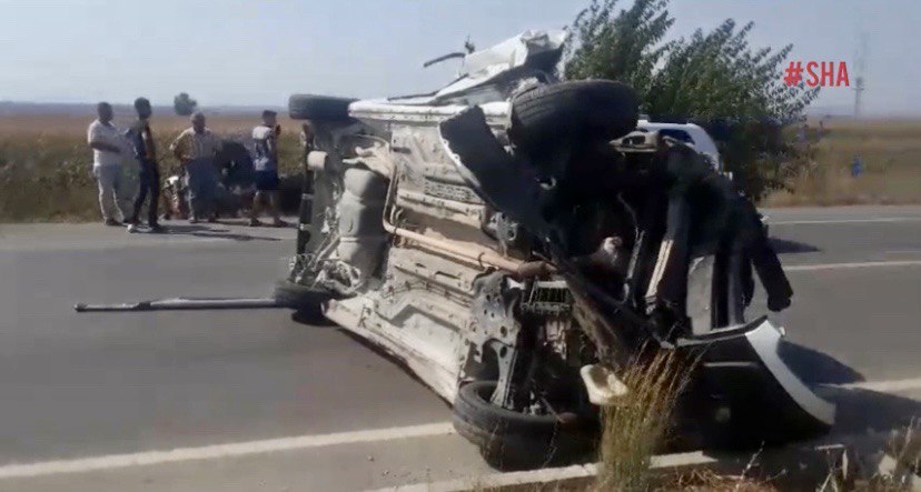 Adana'da Feci Kaza: Hafif Ticari Araç Traktöre Çarptı, 2 Kişi Yaralandı