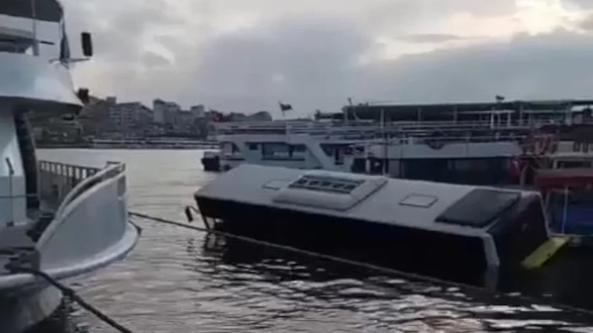 İstanbul'da İETT Otobüsü Denize Uçtu!