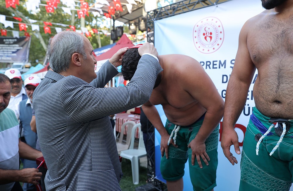 Kahramanmaraş'ta Deprem Şehitleri Anısına Şalvar Güreşi Şampiyonası Düzenlendi