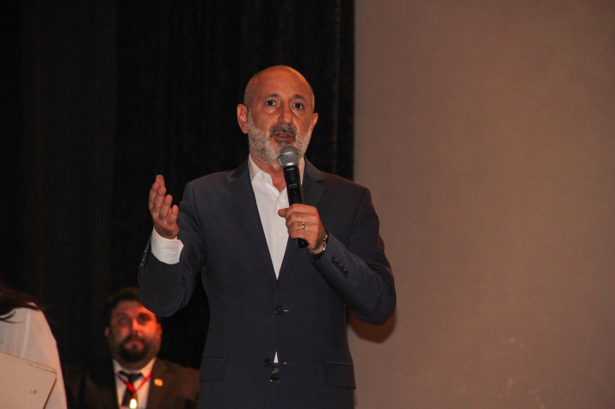 Ali Öztunç, CHP Artvin İl Kongresi'nde Divan Başkanlığı Yaptı