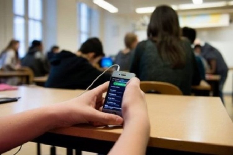 Okullarda Cep Telefonu Yasakları Teknoloji Bağımlılığını Azaltabilir
