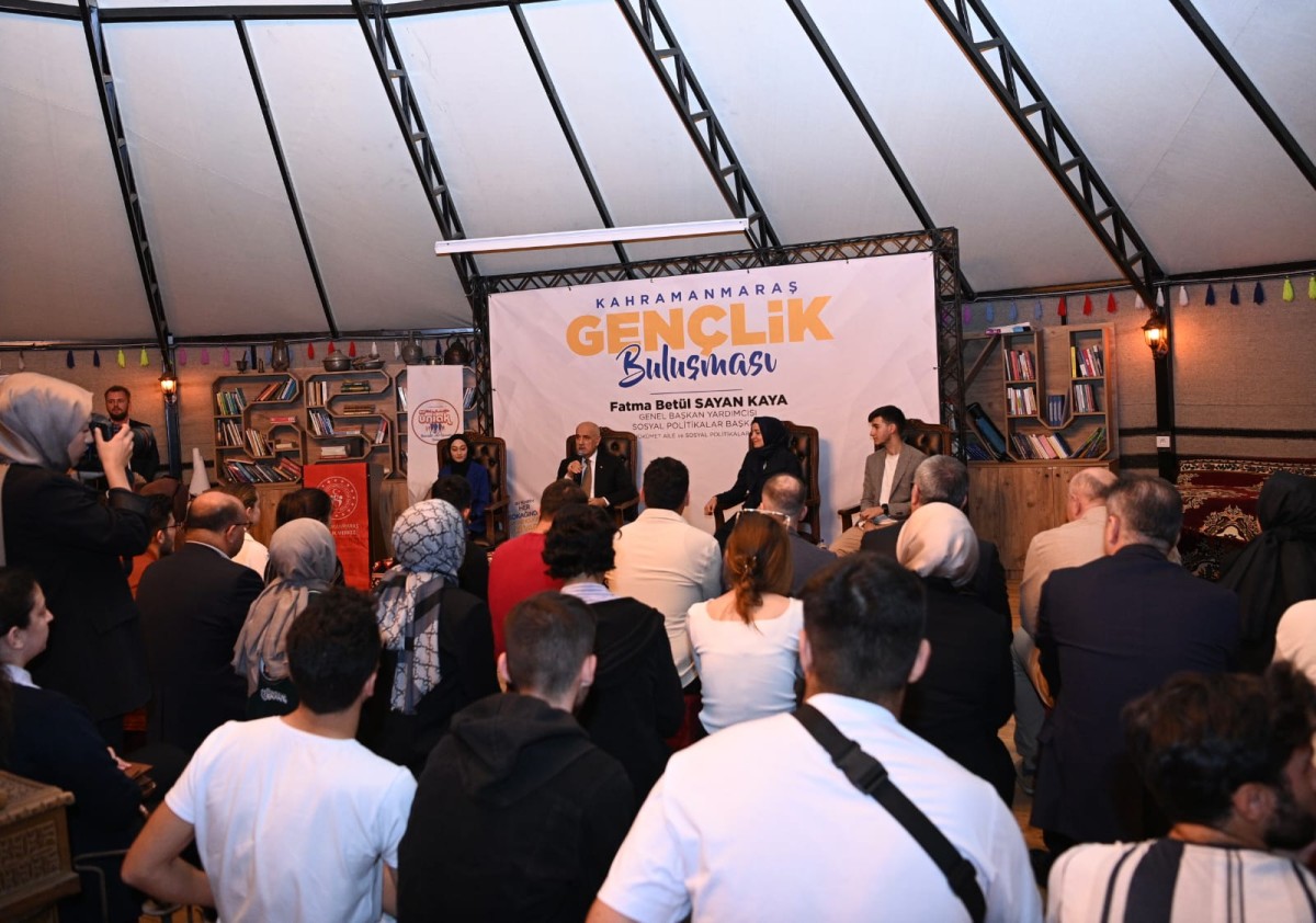 KSÜ’de Yapılan Gençlik Buluşmasında Siyasilerden Deprem ve Eğitim Açıklamaları