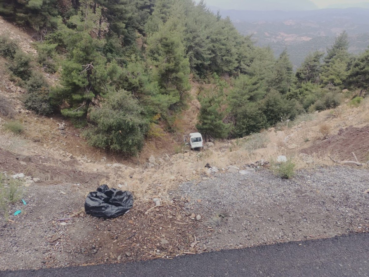Kahramanmaraş'ta Minibüs 40 Metrelik Uçuruma Yuvarlandı: 3 Yaralı