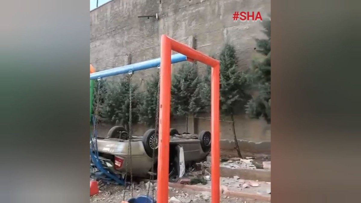 Kahramanmaraş'ta Otomobil Önce Kuryeye Çarptı, Sonra 10 Metrelik Yükseklikten Düştü!
