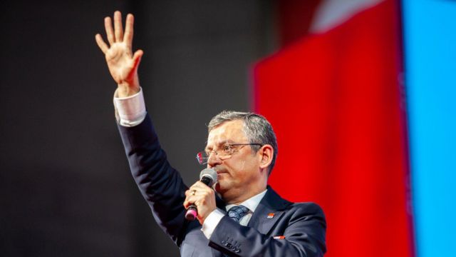 CHP'nin Yeni Genel Başkanı: Özgür Özel Kimdir? Hayatı ve Biyografisi...