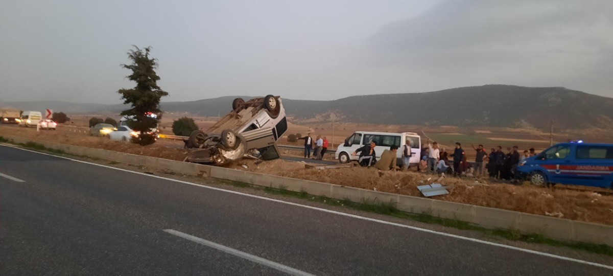 Pazarcık'ta Hafif Ticari Araç Takla Attı