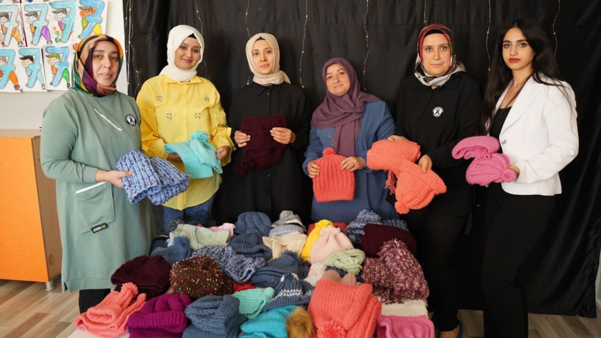 Kahramanmaraş'ta Şehit Fatih Gök İlkokulu'ndan Minik Eller Üşümesin Kampanyası
