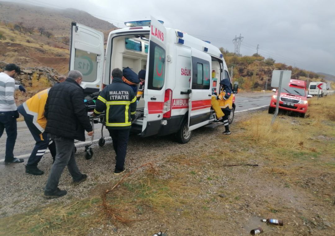 Malatya'da İki Ayrı Kazada 4 Kişi Yaralandı