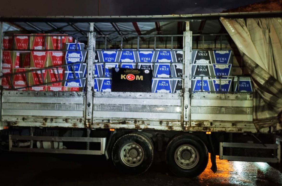  Malatya'da Kaçak Makaron Operasyonu: 5 Milyon 550 Bin Paket Ele Geçirildi