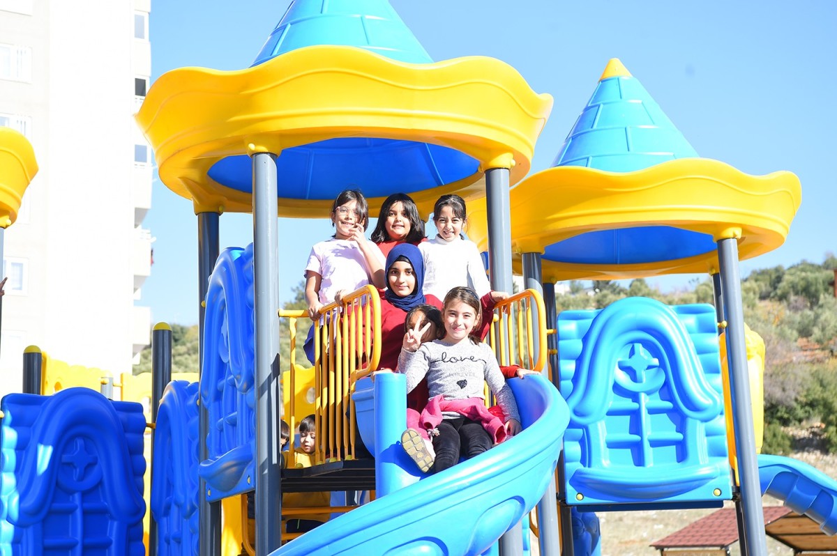Dulkadiroğlu'ndan Yenikent'e Yeni Çocuk Oyun Alanı