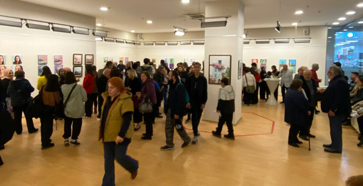 SANKO Sanat Galerisi'nde 19 Sanatçının Eserleri Sergileniyor