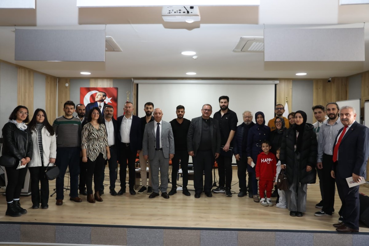 Aşık Veysel İstiklal Üniversitesi’nde Unutulmaz Bir Anma Programıyla Anıldı