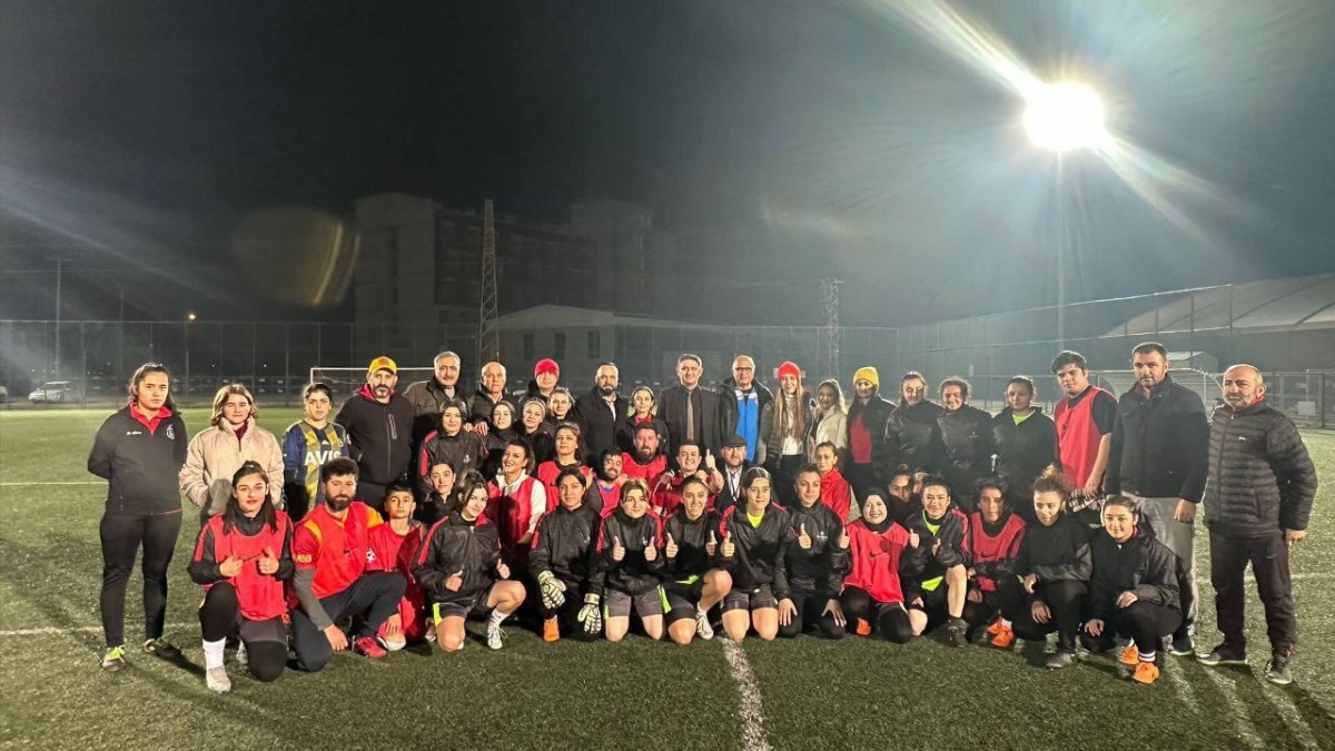 Kahramanmaraşlı Kadın Futbolcular, Dostluk Maçında Buluştu