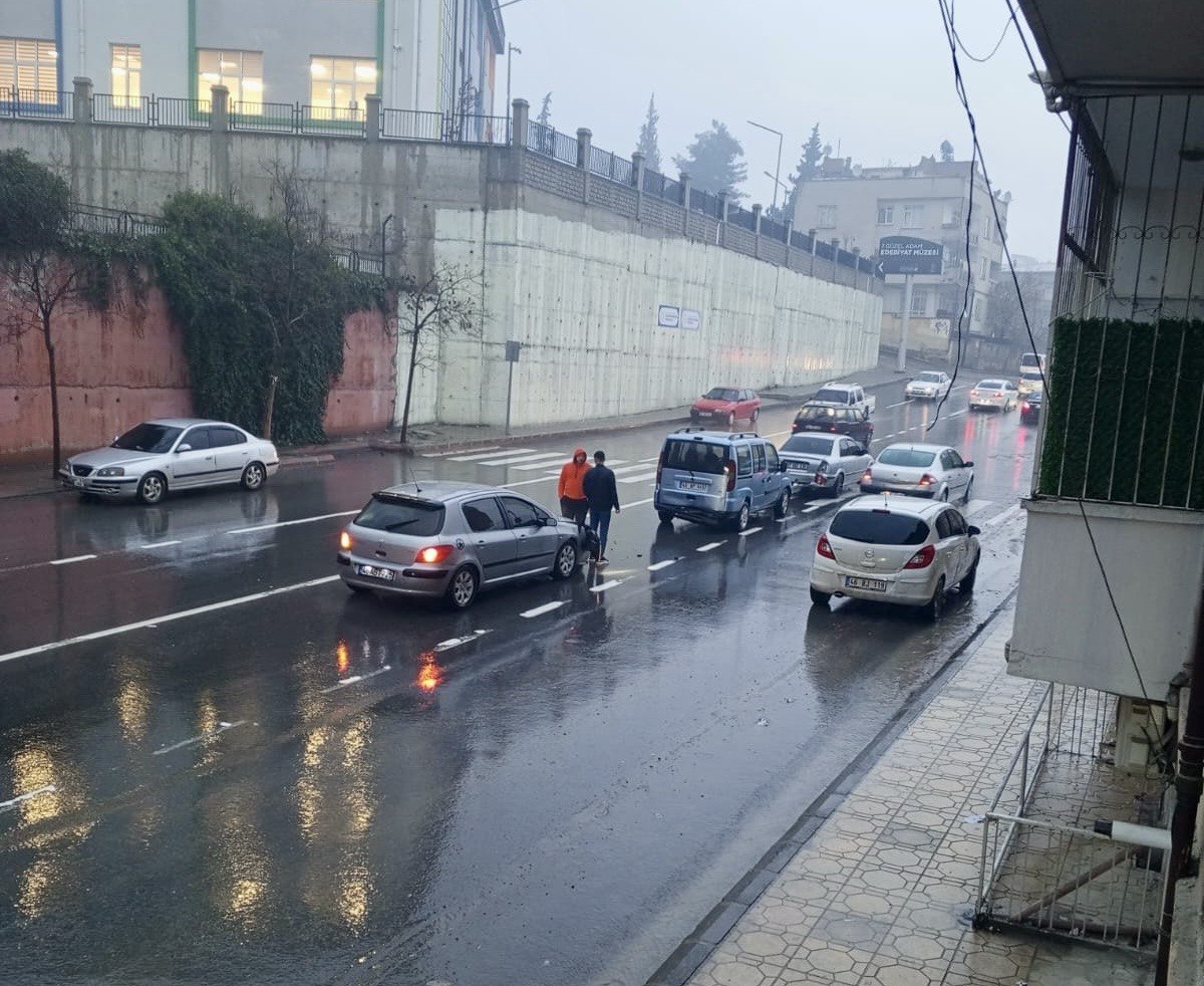 Kahramanmaraş'ta Sağanak Yağış Zincirleme Trafik Kazasına Yol Açtı!