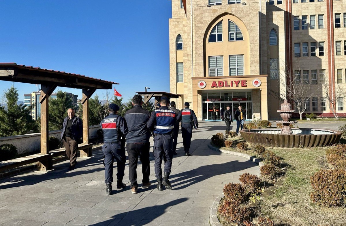 Kahramanmaraş'ta Uyuşturucu ve Silahlı Saldırı Suçundan Aranan 2 Şüpheli Yakalandı