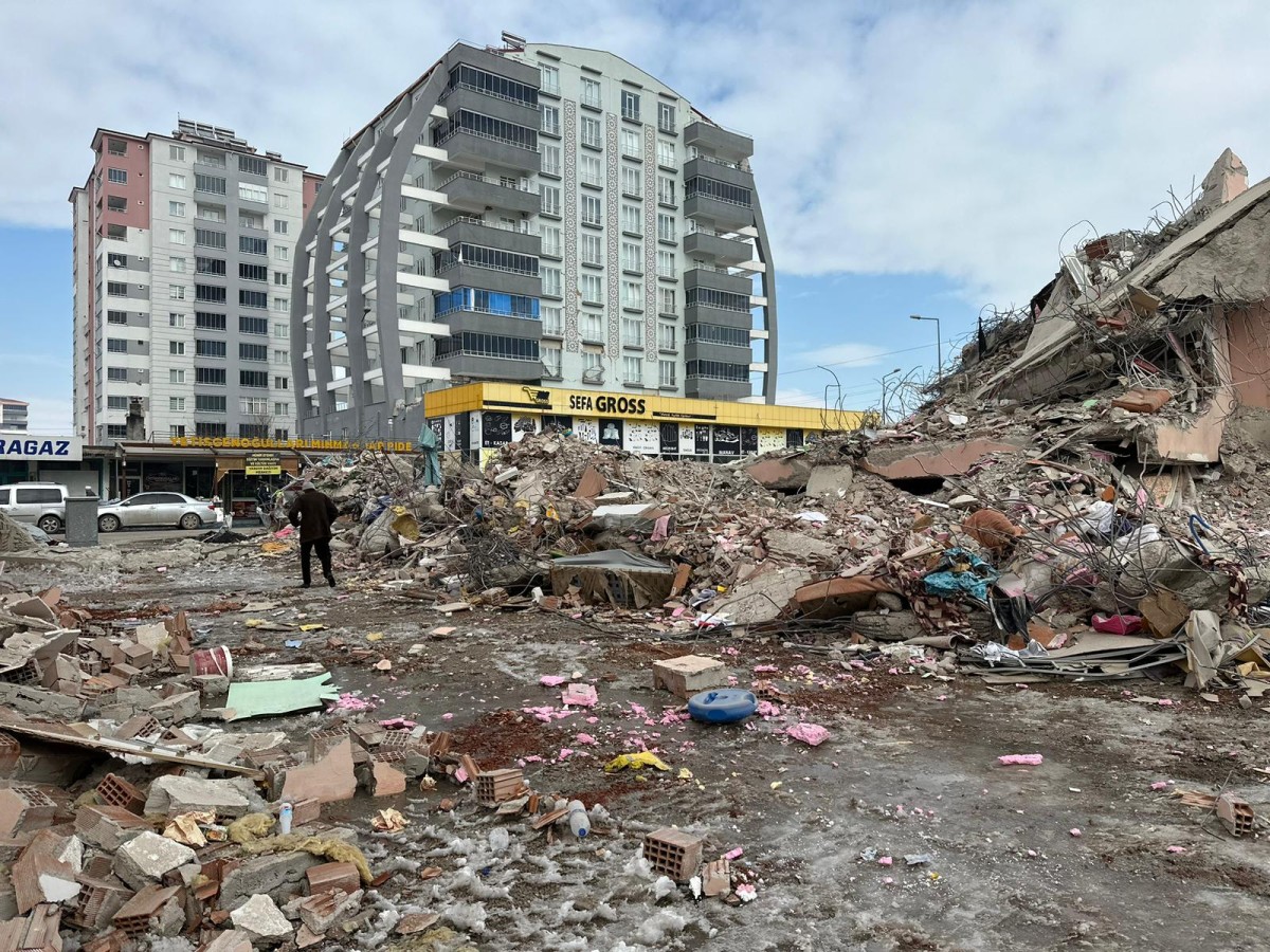 Elbistan'da Deprem Faciası Sonrası Ortaya Çıkan Şok Gerçek: İlkokul Mezunu Fırıncıya Mimarlık Yetkisi Verilmiş!