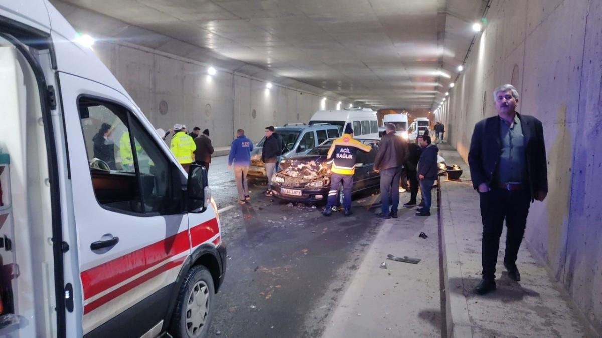 Kahramanmaraş’ta Zincirleme Kaza: 13 Araç Birbirine Girdi!