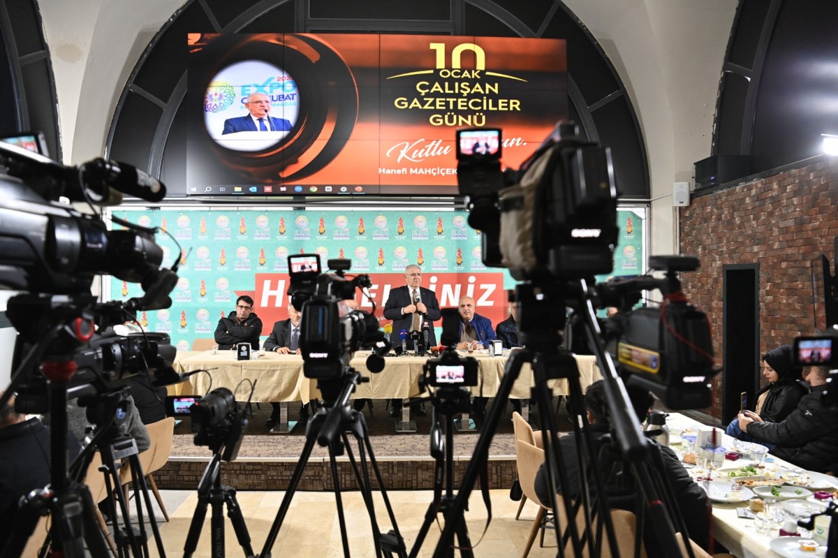 Onikişubat Belediye Başkanı Mahçiçek, Gazetecilerle Buluştu ve Çalışmalarını Anlattı