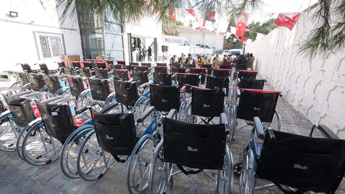 Büyükşehir Belediyesi'nden, Özel Gereksinimli Vatandaşlara Tekerlekli Sandalye Desteği