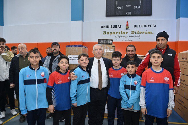Başkan Mahçiçek, Amatör Spor Kulüplerine Malzeme Desteği Sağladı