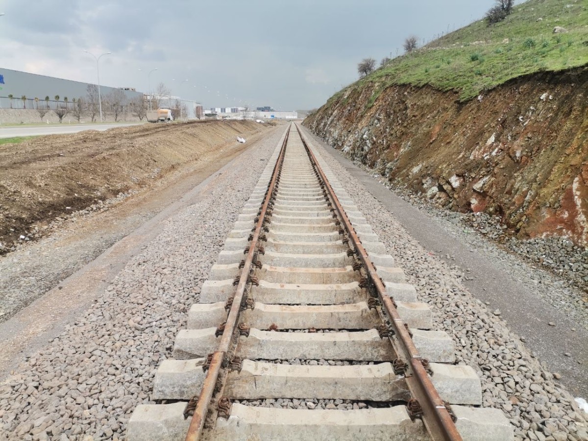 Kahramanmaraş'ta Demir Yolları Yenileniyor: Hasar Gören Hat Temmuz'da Ulaşıma Açılacak